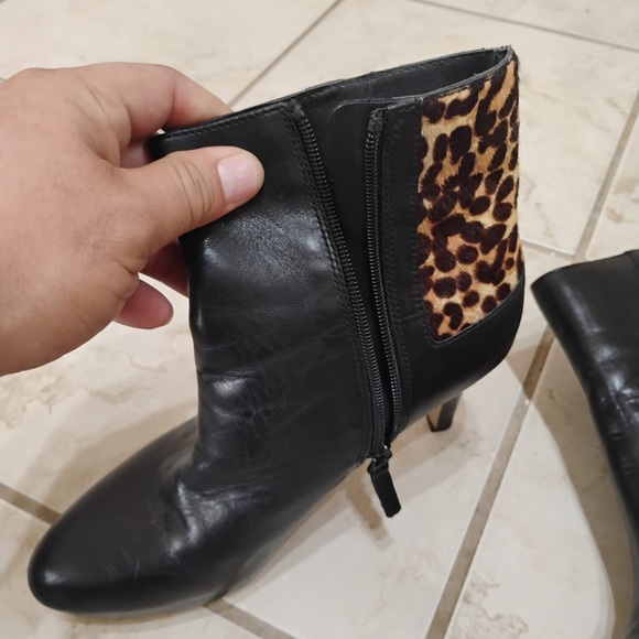 Tahari Serena Black Sleek Leopard Booties Point Toe Zip Up Faux Fur Size 7 - Picture 8 of 15